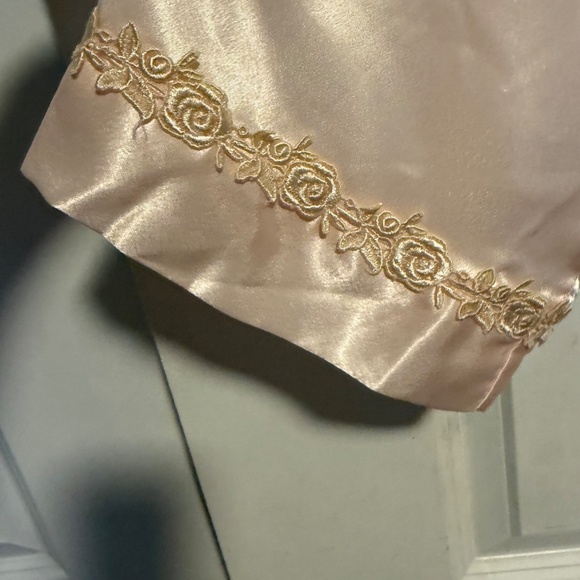 NWT Vintage Dentelle Pink Satin Long Robe Rose Lace Trim Size Large Deadstock - Picture 5 of 13